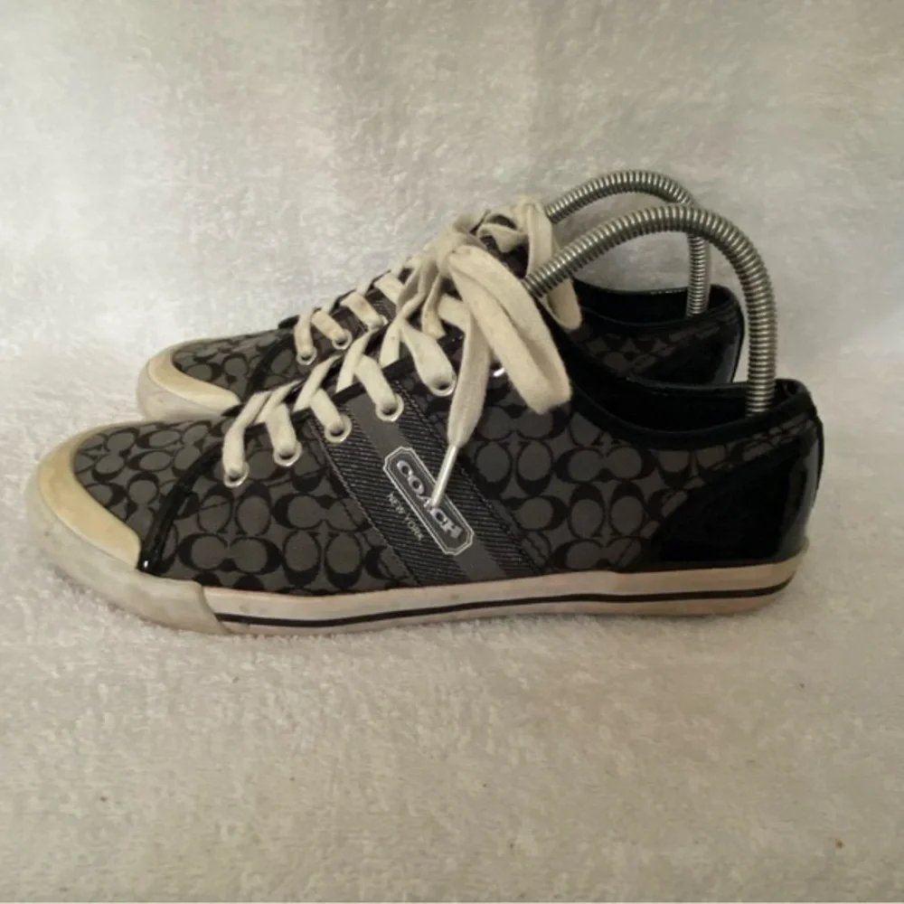 Couch Shoes Sneaker‎ Women’s Size 9B  Black Lace Up